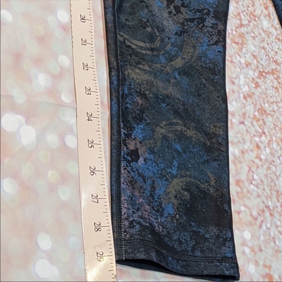 Marika Sport Paint Splash Capris - Picture 5 of 8